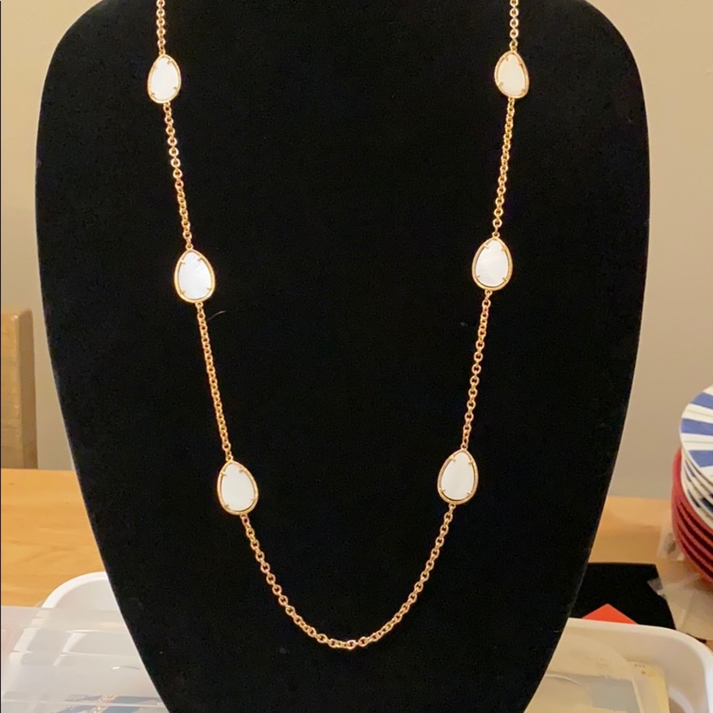 Banana Republic necklace 🌟🌼